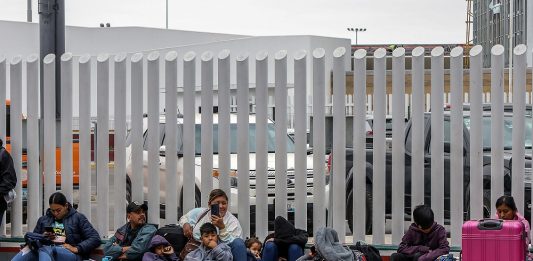 A mas de un mes de la culminación del Título 42, la medida por la pandemia de covid-19 que restringía el acceso de solicitantes de asilo a Estados Unidos, ha incrementado de forma considerable la llegada de migrantes hacia la frontera.