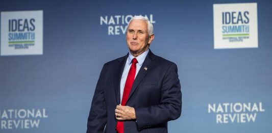 El exvicepresidente Mike Pence (2017-2021), presentó este lunes la documentación ante la Comisión Federal de Elecciones de EE.UU. para concurrir a las primarias del Partido Republicano de cara a los comicios presidenciales de 2024.