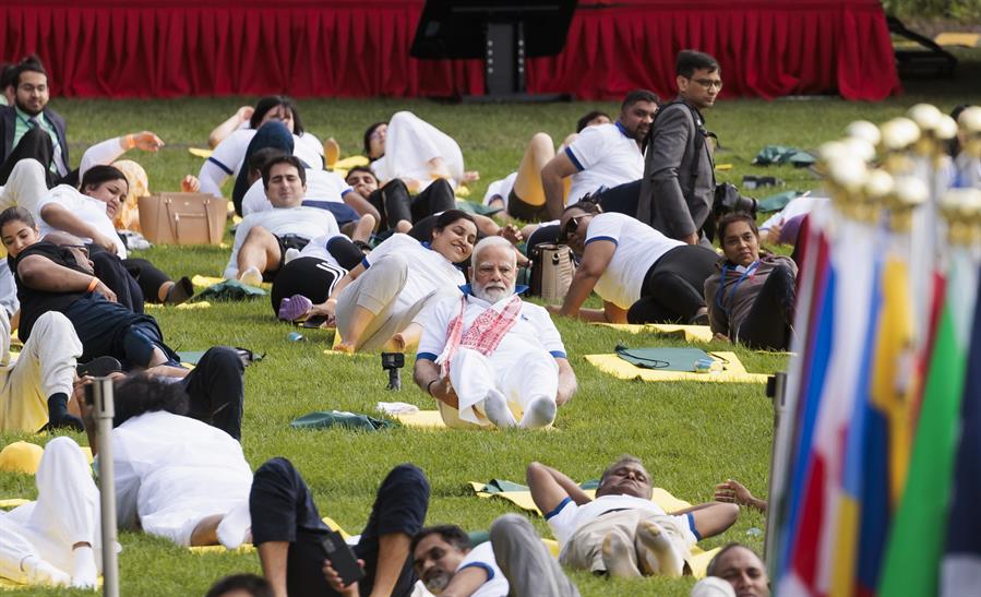 Narendra Modi, en el d&iacute;a del yoga (2)