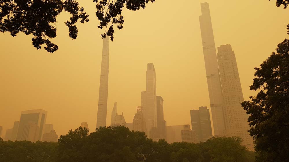 La alerta por la calidad del aire ante fuegos en Canadá se extiende por el noreste de EEUU La metrópolis de Nueva York, conocida por su icónica línea del horizonte y su vibrante vida urbana, ha enfrentado recientemente un desafío ambiental sin precedentes.
