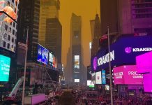 El humo de los incendios forestales de Canadá regresa a Nueva York, pero atenuado Una semana después de que el humo de los incendios forestales de Canadá llegara a la ciudad de Nueva York, e hiciera que su cielo se tornara de un color anaranjado y las autoridades alertaran sobre la calidad del aire, otra ronda de vientos del este está empujando de nuevo el humo hacia la costa este del país, pero esta vez en menor medida.