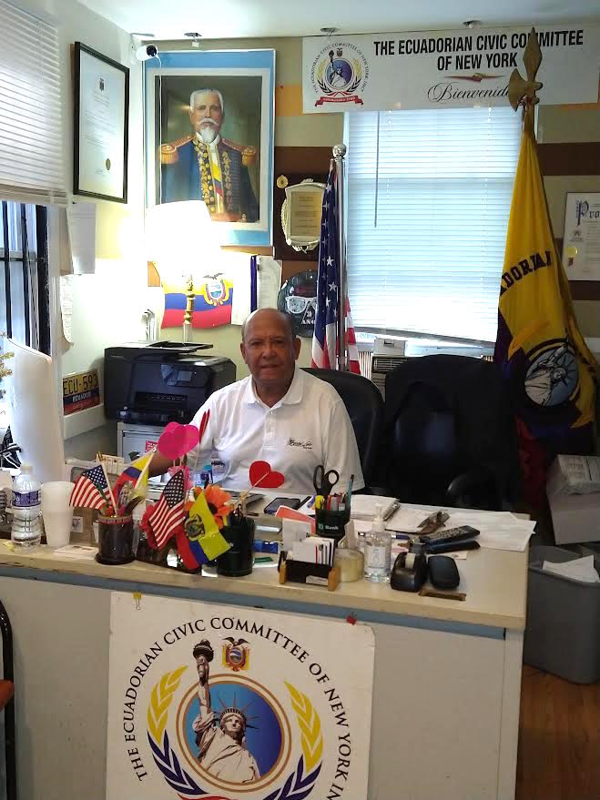 Don Oswaldo Guzm&aacute;n, presidente del Comit&eacute; C&iacute;vico Ecuatoriano de Nueva York atiende con gentileza y diligencia, a todos quienes visitan la sede de la instituci&oacute;n para participar en las celebraciones del Mes de la Herencia Ecuatoriana.