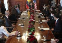 El presidente de Ecuador Guillermo Lasso y su gabinete de gobierno, el cual ha sido permanentemente llamado por la disuelta Asamblea Nacional para enfrentar cinco juicios políticos y recibió mil trecientos pedidos de información por parte del extinto órgano legislativo.