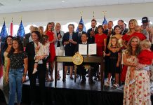El gobernador de Florida, Ron DeSantis, firmó este jueves un presupuesto de 117.000 millones de dólares para el año fiscal 2023-2024.