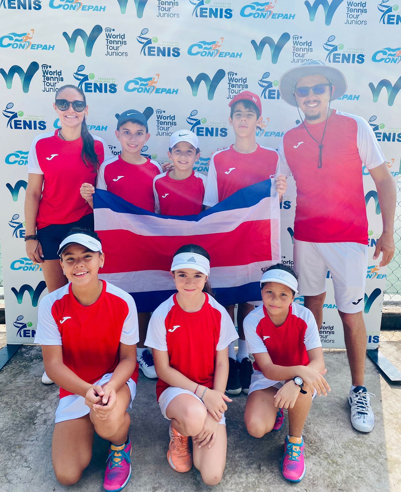 La Selección Nacional U12 de Costa Rica está compuesta por los talentosos jóvenes tenistas: Samantha Smith, Amanda León y Lluvia Jara, bajo la dirección de la Capitana Ximena Miño en la categoría femenino, y Gabriel Palomo, Jose Miranda y Lucas Mattos, dirigidos por el Capitán Julio Jara en la categoría masculino.