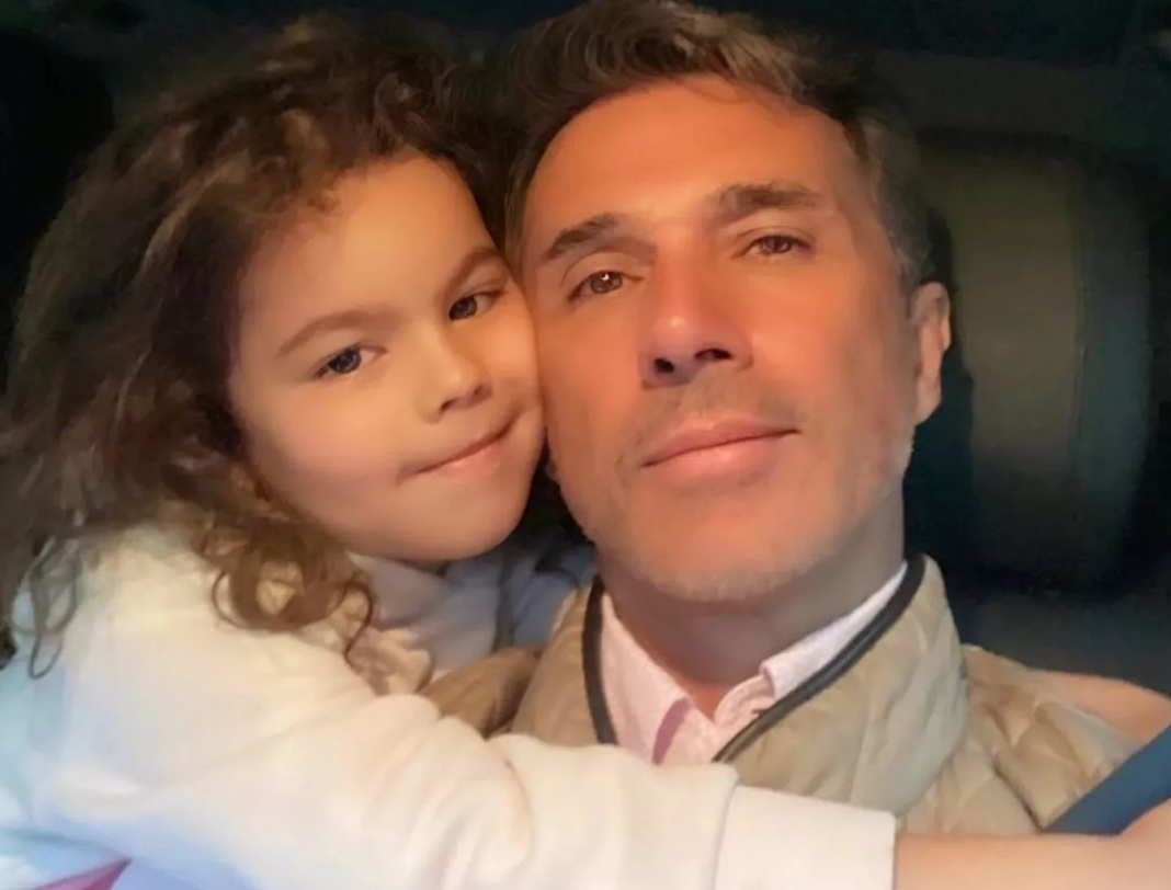 Sergio Mayer y su hija recientemente han estado recibiendo amenazas en las redes sociales.
