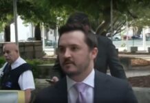 Taylor Budowich, quien se desempeñó como portavoz del expresidente Donald Trump durante su mandato (2017-2021), testificó este miércoles ante un gran jurado conformado en Miami como parte de la investigación federal sobre el manejo de documentos clasificados por parte del exmandatario.