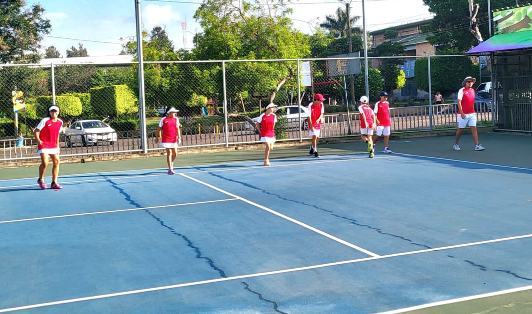 calentamiento equipo CR en Cotecc 2023 La participación de la Selección Nacional U12 de Costa Rica en el torneo es un testimonio del creciente nivel de tenis juvenil en el país.