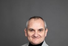 escritor español Mario Escobar