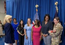 Estados Unidos conmemoró este lunes los 75 años de la ley que permitió el acceso oficial de las mujeres a las Fuerzas Armadas con un homenaje a las veteranas que rompieron barreras y un llamamiento a que haya más mujeres en servicio. Foto Jill Biden