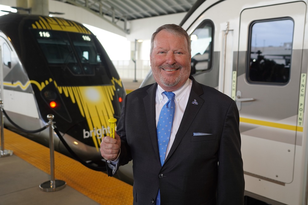 línea ferroviaria de alta velocidad entre Miami y Orlando. línea ferroviaria de alta velocidad entre Miami y Orlando.
