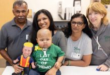 Niño curado de cáncer de hígado y trasplantado con menos de 2 años deja el hospital Noah, un niño de menos de tres años que ha pasado más de la mitad de su vida en hospitales y es el paciente más joven en recibir en EE.UU. un innovador tratamiento para el cáncer de hígado, recibió este jueves el alta médica en Miami rodeado de sus médicos y terapistas, a los que su madre calificó como "héroes".