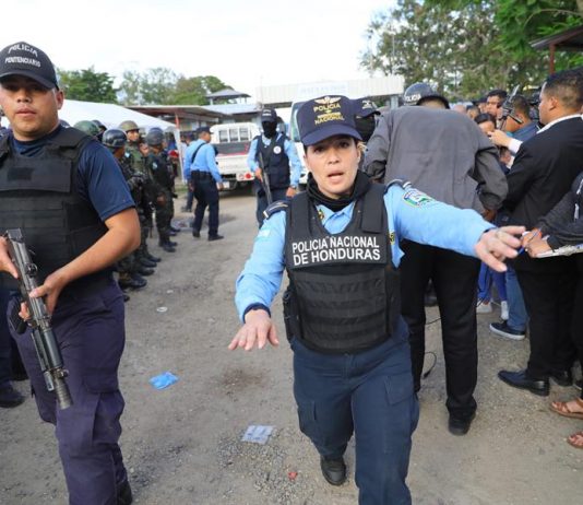 Al menos 5 lesionados en hecho violento en Secretaría de Niñez y Adolescencia en Honduras policia de Honduras