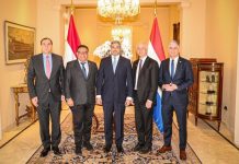 Presidente de Paraguay recibe a congresistas estadounidenses de visita al país Abdo Benítez