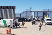 El estado de Texas comenzó a detener mujeres migrantes en una prisión estatal bajo sospecha de delitos menores como parte de la política del gobierno de Greg Abbott, tras demandas de discriminación que planteaban que sólo los hombres migrantes eran encarcelados.