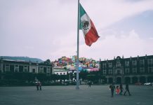 Naciones Unidas lamenta el asesinato de un periodista y un activista LGTB el pasado fin de semana en México Naciones Unidas ha condenado este martes que el periodista Nelson Matus Peña y el activista por los derechos LGTB Ulises Nava Juárez "fueron abatidos" el fin de semana en las ciudades mexicanas de Acapulco y Aguascalientes, respectivamente.