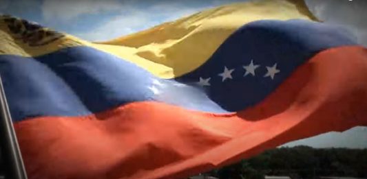 El Gobierno de Venezuela denunció este sábado un "nuevo intento" de intromisión por parte de EE.UU., luego de que condenara la decisión de la Contraloría de inhabilitar a la antichavista María Corina Machado, que le impide, durante 15 años, postularse a cualquier cargo de elección popular.