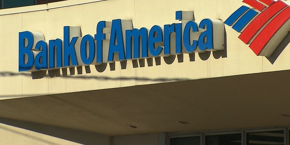 Bank of America Las autoridades del país ordenaron este martes a Bank of America (BoA), el segundo mayor banco del país, pagar una multa de 250 millones de dólares por cobrar comisiones duplicadas, abrir
