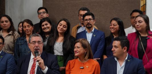 El candidato presidencial del Movimiento Semilla, de izquierda, Bernardo Arévalo, ha denunciado la "campaña del miedo" puesta en marcha para desprestigiar a su formación de cara a la segunda vuelta de las elecciones presidenciales guatemaltecas, previstas para el 20 de agosto.
