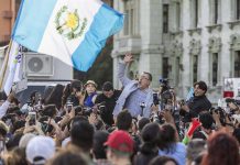 El máximo tribunal de Guatemala, la Corte de Constitucionalidad, anunció este sábado que revisará dos recursos legales contra los resultados de las elecciones celebradas el pasado domingo, mientras diversos sectores han expresado su inconformidad al respecto.
