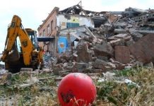 Un niño muerto por el impacto de una bomba de racimo rusa en Donetsk Un niño ha muerto y seis civiles más han resultado heridos por el impacto de una bomba de racimo rusa sobre la localidad de Kostantinovska, en la provincia ucraniana de Donetsk, en el este del país, según fuentes ucranianas.