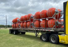 Las autoridades del estado norteamericano de Texas han comenzado este sábado a instalar una cadena de boyas gigantes en el río Bravo para intentar impedir la entrada de migrantes desde territorio mexicano.
