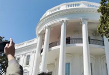 La Casa Blanca observa el aumento de los precios de la gasolina "con mucho cuidado", ya que los principales asesores del presidente Joe Biden le informan regularmente sobre la situación, según ha informado un alto funcionario de la administración a la CNN.