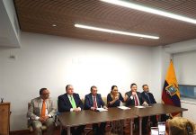 Diana Atamaint se reunió con ecuatorianos en Nueva York La Hon. Diana Atamaint, al centro, como presidente del CNE se reunió con sus compatriotas en Nueva York, le acompañaron el consejero del CNE José Cabrera Zurita, el Embj. José Sandoval, cónsul general de Ecuador en Nueva York, los cónsules de Ecuador en Nueva Jersey y en Connecticut, así como un periodista ecuatoriano de un medio de Queens.