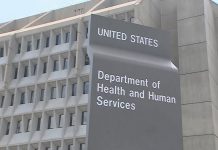 Niña guatemalteca murió bajo custodia de EE.UU. por complicaciones de enfermedad subyacente El Departamento de Salud y Servicios humanos (HHS) del país informó este miércoles que una niña migrante de Guatemala murió el lunes bajo su custodia por complicaciones de una condición médica preexistente.