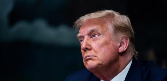 El gran jurado que podría decidir imputar de nuevo al expresidente Donald Trump (2017-2021), en este caso por el asalto de enero de 2021 al Capitolio y sus esfuerzos para anular los resultados de las presidenciales de 2020, se reunió este jueves en Washington a puerta cerrada.