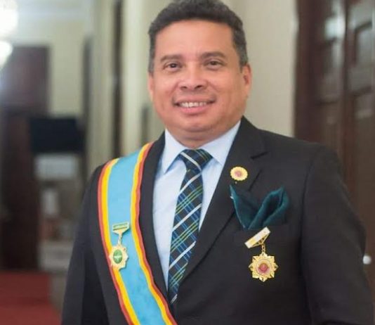 Efraín Marino, promotor colombiano de talentos y periodismo independiente El periodista Efrain Marino, presidente de la Corporación Cultural y Social de Prensa Independiente de Colombia, CORPRENSA, visita Nueva York con una delegación, para participar en el 23o Desfile Colombiano en su retorno presencial el domingo 23 de julio.