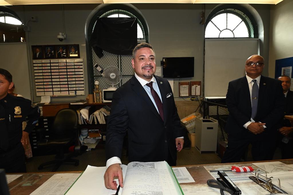 Edward Caban. Foto NYPD NEWS La Policía de Nueva York, el mayor cuerpo policial de Estados Unidos y del mundo en número de agentes, será dirigido a partir de hoy por primera vez por un estadounidense de origen latinoamericano, Edward Cabán. . Foto NYPD NEWS
