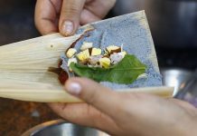 El mole, el plato que simboliza la fiesta y el mestizaje de los mexicanos se reinventa El mole es uno de los platillos que sintetiza la diversidad de ingredientes que componen la gastronomía mexicana (2)