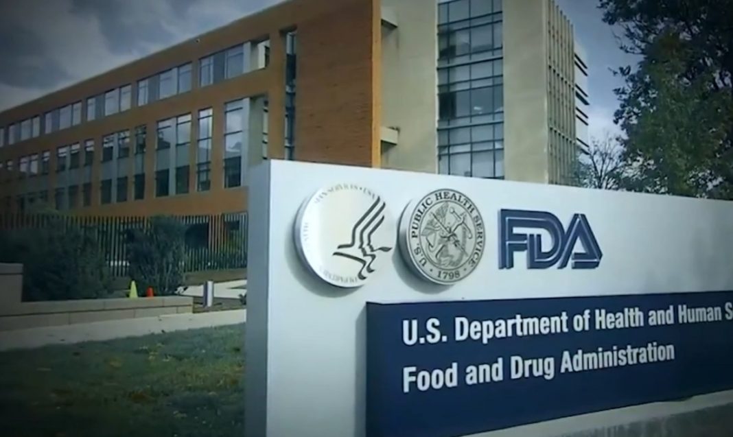 FDA 1 La Administración de Alimentos y Medicamentos (FDA) anunció este lunes la aprobación de un medicamento para prevenir la enfermedad respiratoria producida por el virus sincicial respiratorio (VSR) en bebés y niños pequeños.