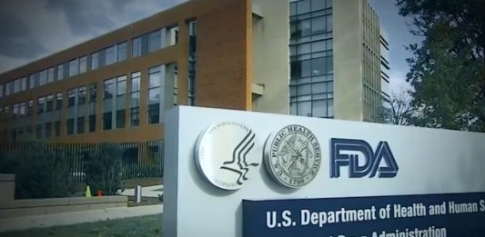 La Administración de Alimentos y Medicamentos (FDA) anunció este lunes la aprobación de un medicamento para prevenir la enfermedad respiratoria producida por el virus sincicial respiratorio (VSR) en bebés y niños pequeños.