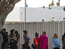 Juez bloquea las restricciones de la nueva política de asilo de Biden Un juez federal en California bloqueó este martes las restricciones de asilo del gobierno del presidente de EE.UU., Joe Biden, implementadas en mayo pasado tras el fin del Título 42 y que redujeron sustancialmente en junio pasado los cruces en la frontera.