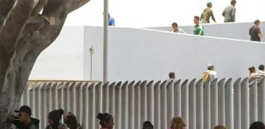 Un juez federal en California bloqueó este martes las restricciones de asilo del gobierno del presidente de EE.UU., Joe Biden, implementadas en mayo pasado tras el fin del Título 42 y que redujeron sustancialmente en junio pasado los cruces en la frontera.