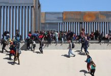 Activistas y migrantes ven una nueva ola migratoria en la frontera sur de México Activistas mexicanos y migrantes advirtieron este martes de una nueva ola migratoria que llega a la frontera sur de México desde distintos países, en particular de Cuba, con la meta de llegar a Estados Unidos a pesar de las mayores restricciones desde el fin del Título 42.