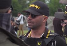 La organización de extrema derecha Proud Boys pagará un millón de dólares por quemar una pancarta de BLM Grupo de ultraderecha Proud Boys.