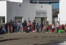 México registra un récord de 74.764 solicitudes de refugio en el primer semestre de 2023 El número de solicitantes de refugio en México durante el primer semestre de 2023 registró una cifra récord de 74.764 migrantes, un aumento del 28 % respecto al mismo periodo del año pasado, cuando se recibieron 58.283, reveló la Comisión Mexicana de Ayuda a Refugiados (Comar).