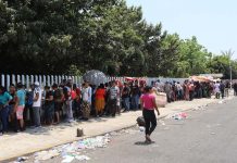El Gobierno anunció este viernes que aceptará peticiones de asilo de nacionales de Cuba, Haití, Nicaragua y Venezuela que ya están en México a la espera de cruzar a territorio nacional, en un intento por descongestionar la frontera del lado mexicano.