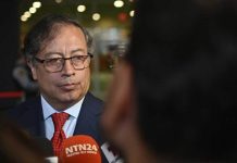 Detenido el hijo mayor de Gustavo Petro, acusado de blanqueo de capitales y enriquecimiento ilícito Nicolás Petro, el hijo mayor del presidente de Colombia, Gustavo Petro, ha sido detenido por orden de la Fiscalía de Colombia por los presuntos delitos de blanqueo de capitales y enriquecimiento ilícito.