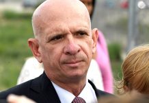 El juicio contra el exgeneral venezolano Hugo "El Pollo" Carvajal fue pospuesto este martes hasta el próximo 1 de noviembre, según comunicó el juez Alvin Hallerstein, del Tribunal de Distrito Sur de Nueva York.