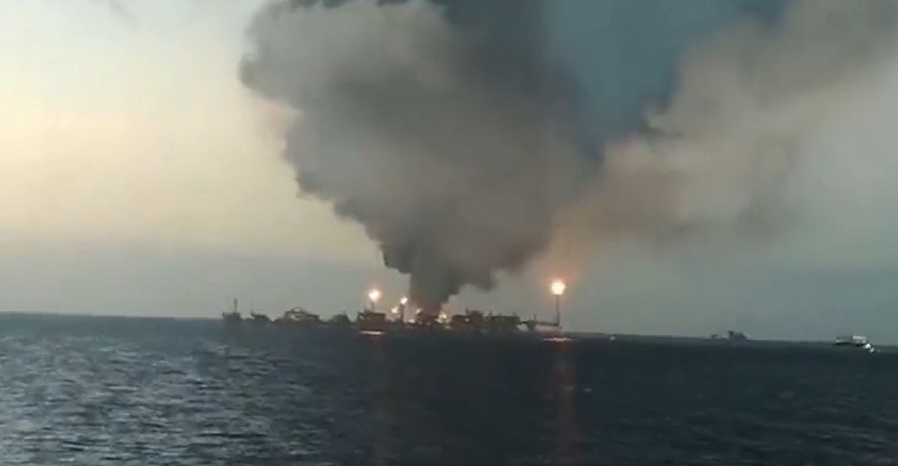 Incendio en una plataforma petrolera Al menos seis personas han resultado heridas por un incendio desatado este viernes por causas desconocidas en una plataforma petrolera del sureste de México.