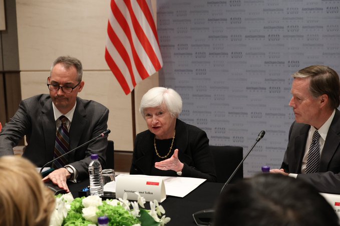 Janet Yellen y China. Foto Secretary Janet Yellen La secretaria del Tesoro estadounidense, Janet Yellen, se reunió hoy en Pekín con el viceprimer ministro chino responsable de la política económica, He Lifeng, ante quien reconoció que ambos países compiten entre sí