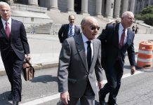 Joe Lewis, propietario del Tottenham, se entrega a autoridades de Nueva York
