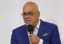 Venezuela espera que Estados Unidos le entregue al exgeneral Hugo Carvajal El presidente de la Asamblea Nacional (AN, Parlamento) de Venezuela, Jorge Rodríguez, dijo este miércoles que espera que Estados Unidos le entregue a la Justicia venezolana al exgeneral Hugo Armando Carvajal, conocido como el Pollo Carvajal, que fue extraditado desde España a la nación norteamericana, donde es solicitado por delitos de narcotráfico.