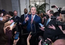 Los republicanos ven la carta a Trump como un ejemplo de instrumentalización gubernamental Los republicanos consideraron este martes que la carta recibida por el expresidente Donald Trump, en la que se le notifica que está siendo investigado por el asalto al Capitolio de 2021, es un ejemplo "más" de la "instrumentalización" del Gobierno.