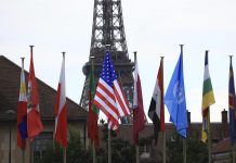 La bandera de Estados Unidos vuelve a izarse en la Unesco cinco años después La bandera de Estados Unidos vuelve a izarse en la Unesco