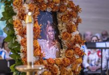 La cantante cubana Celia Cruz fue recordada este viernes en el santuario dedicado a la virgen patrona de Cuba en Miami.